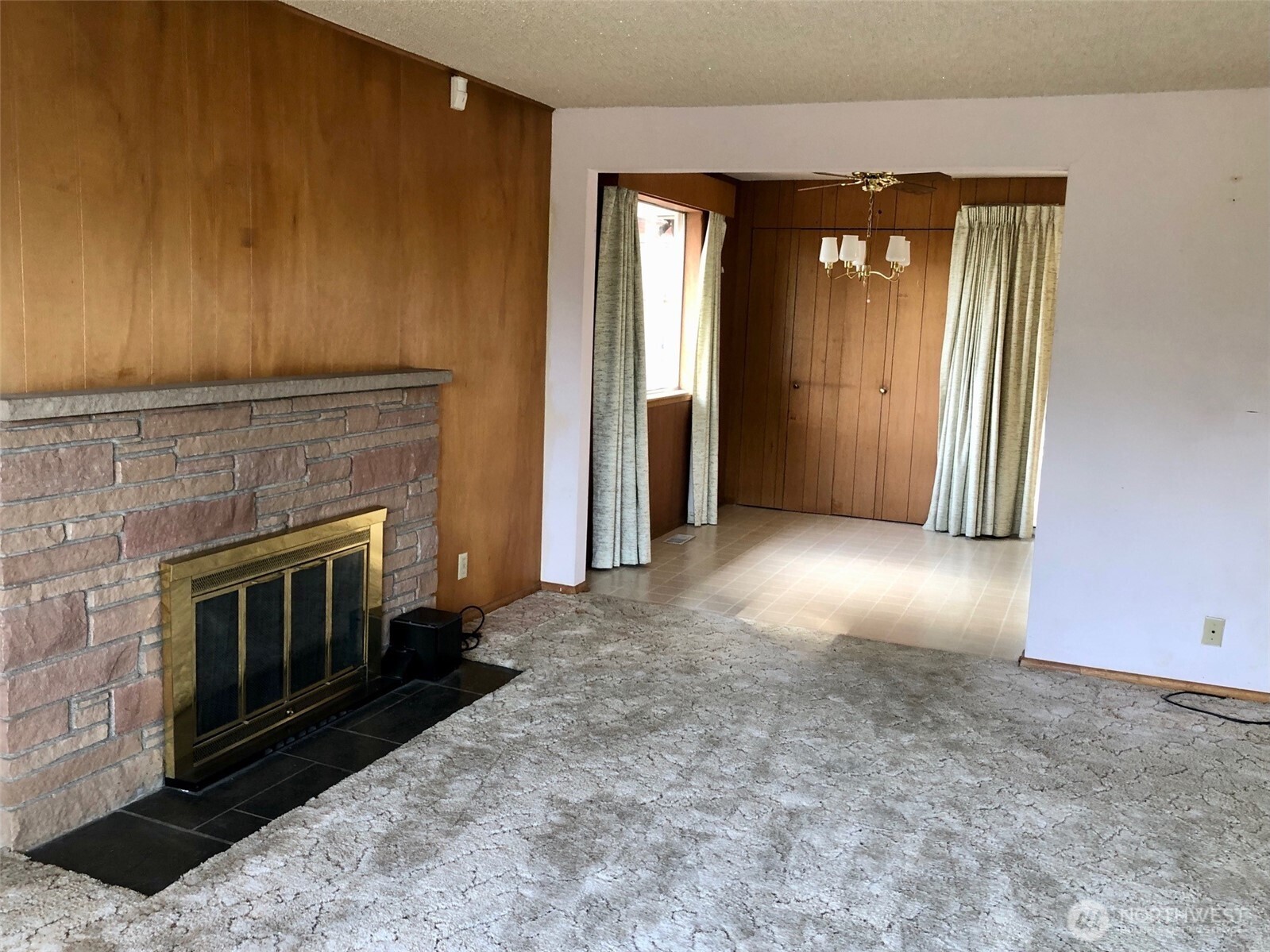 16333 Densmore Avenue Property Photo 5