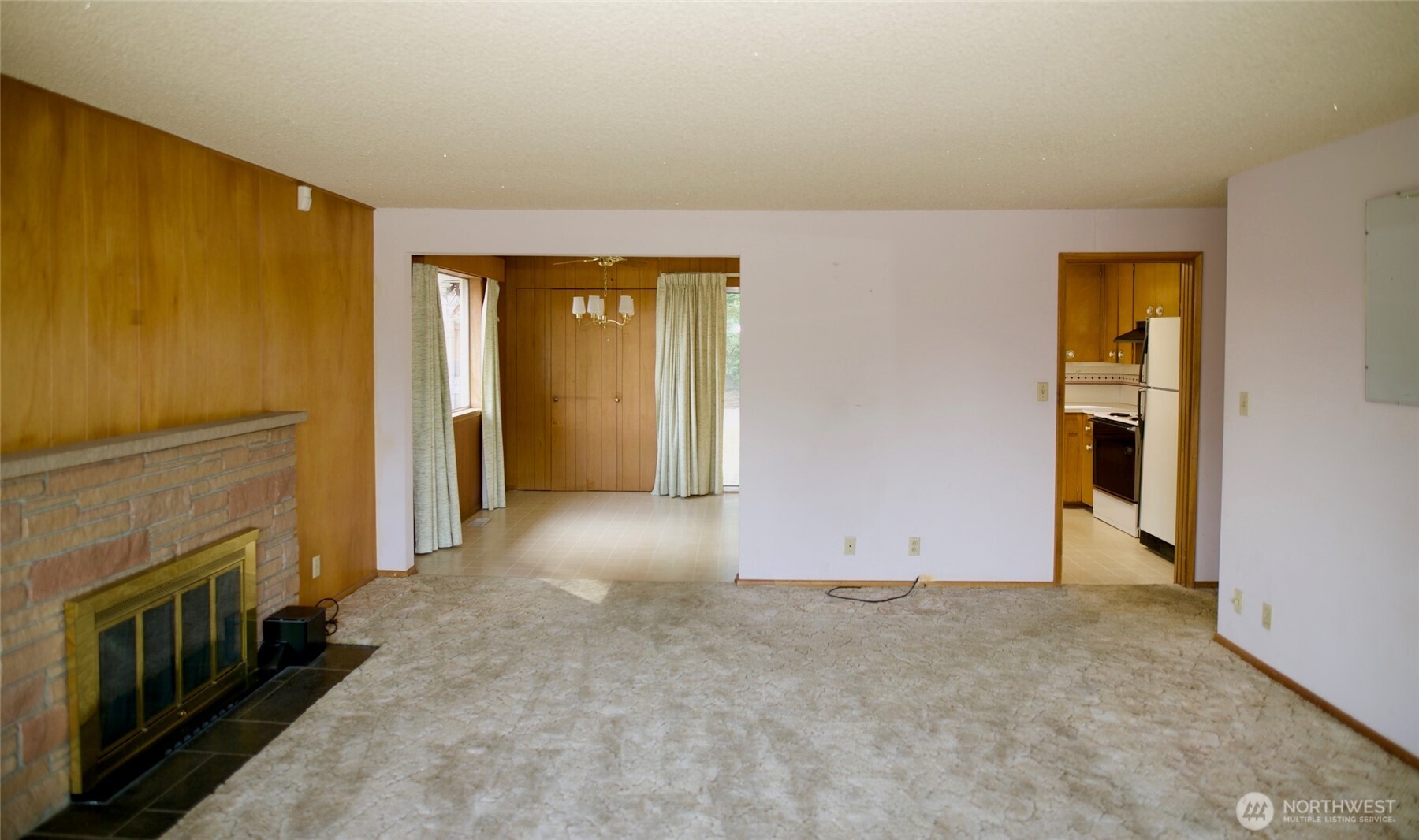 16333 Densmore Avenue Property Photo 6