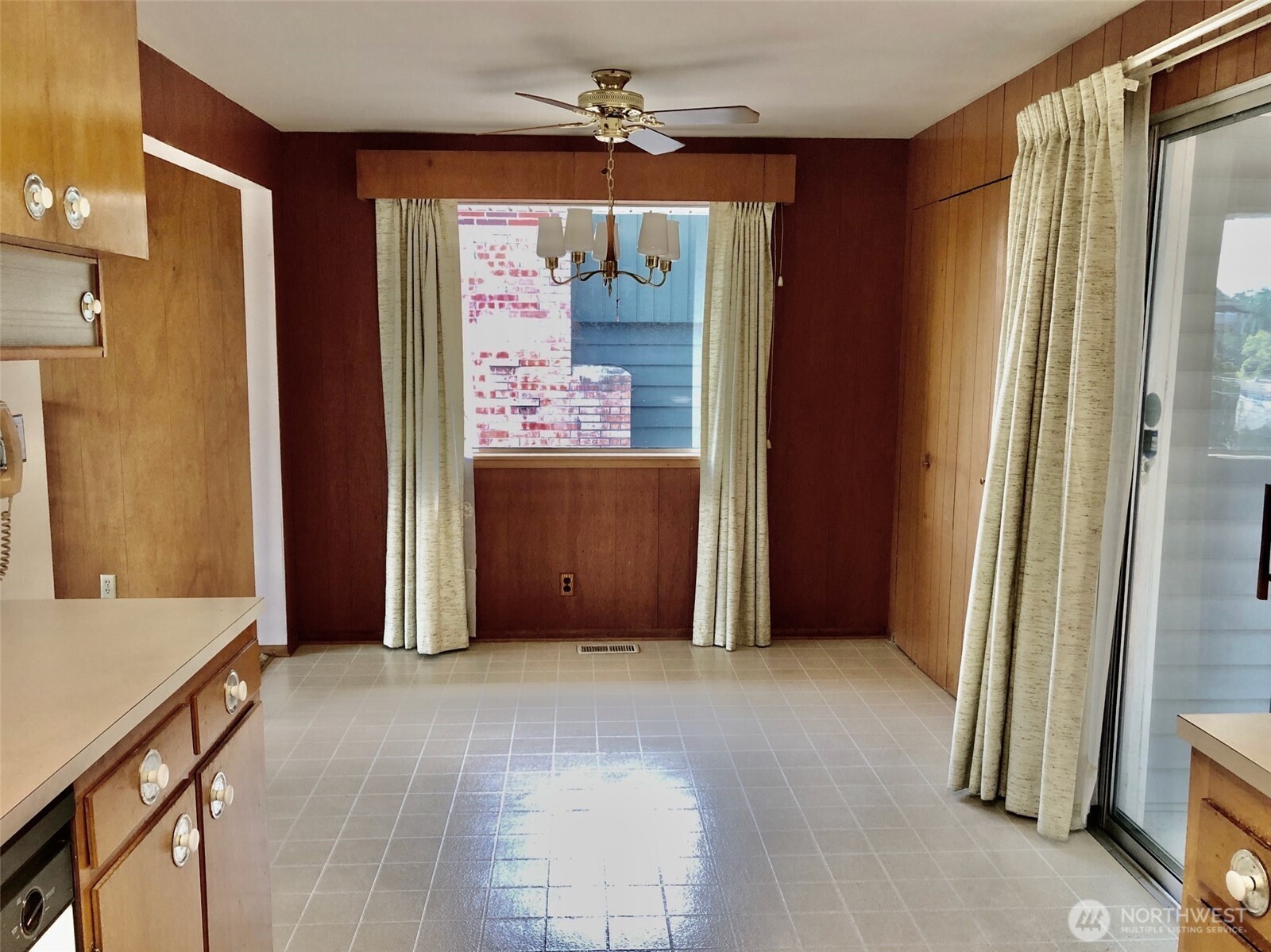 16333 Densmore Avenue Property Photo 7