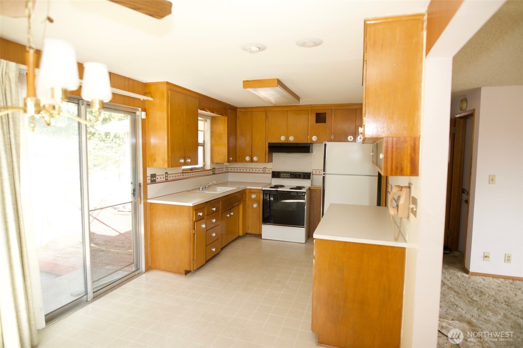 16333 Densmore Avenue Property Photo 8