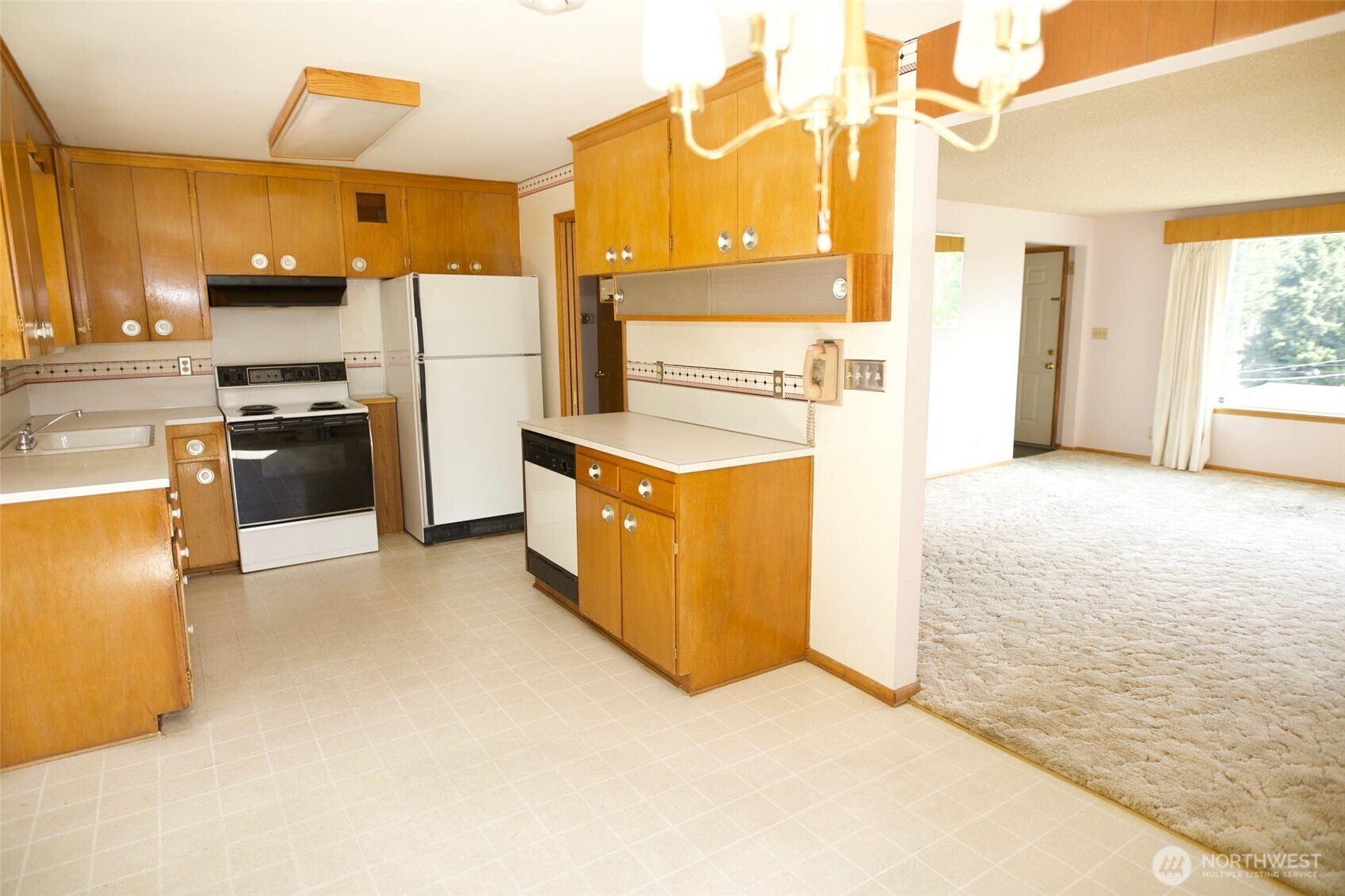 16333 Densmore Avenue Property Photo 9