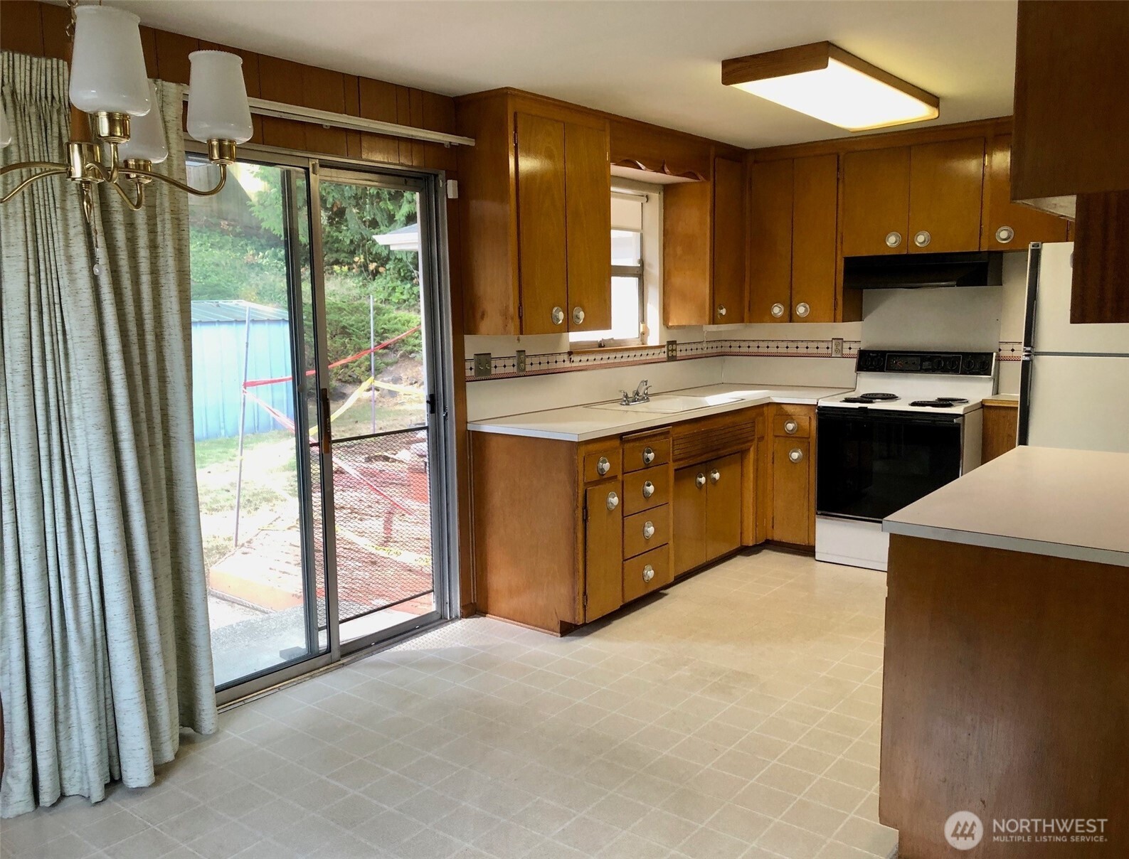 16333 Densmore Avenue Property Photo 10