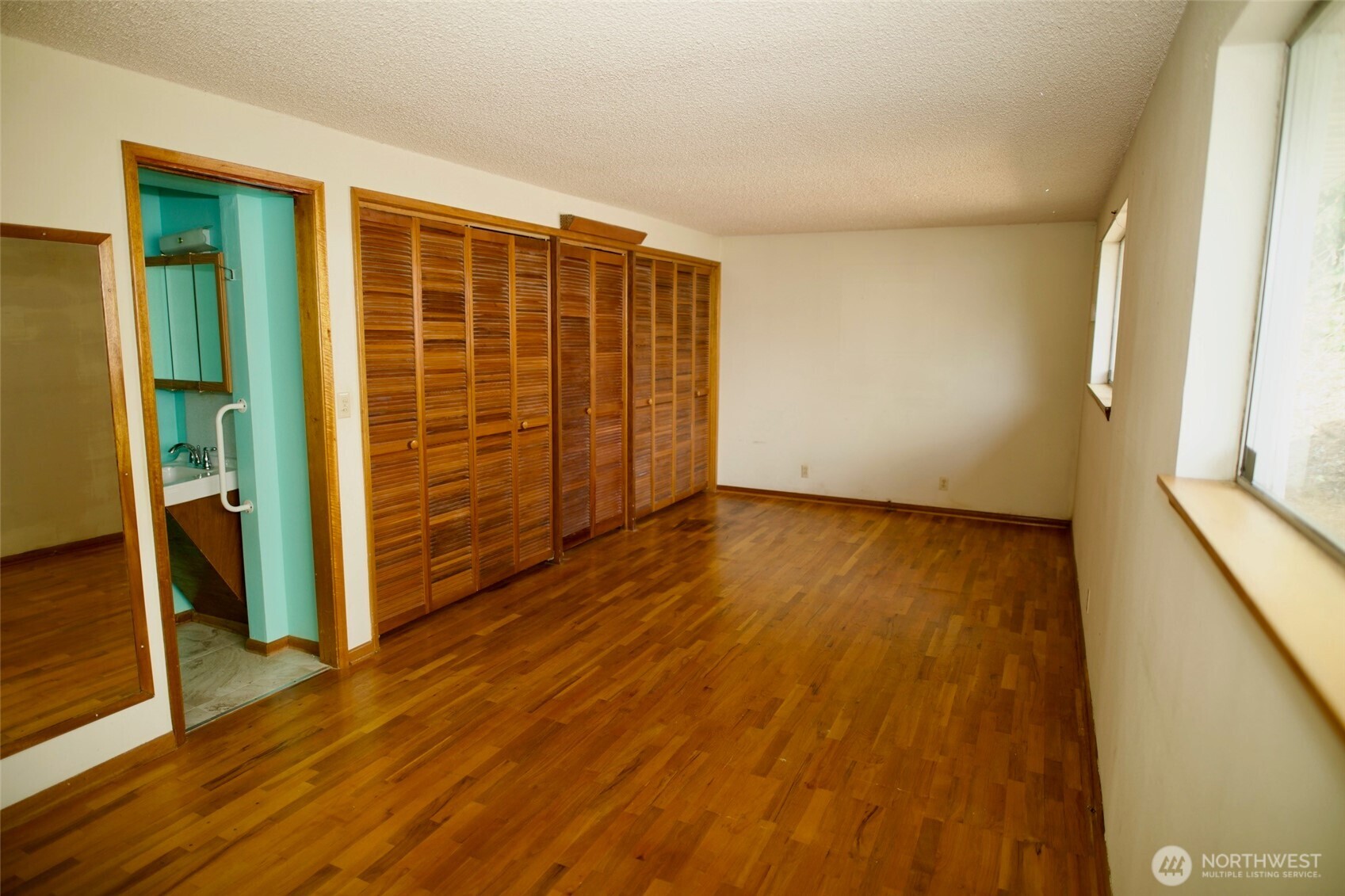 16333 Densmore Avenue Property Photo 11