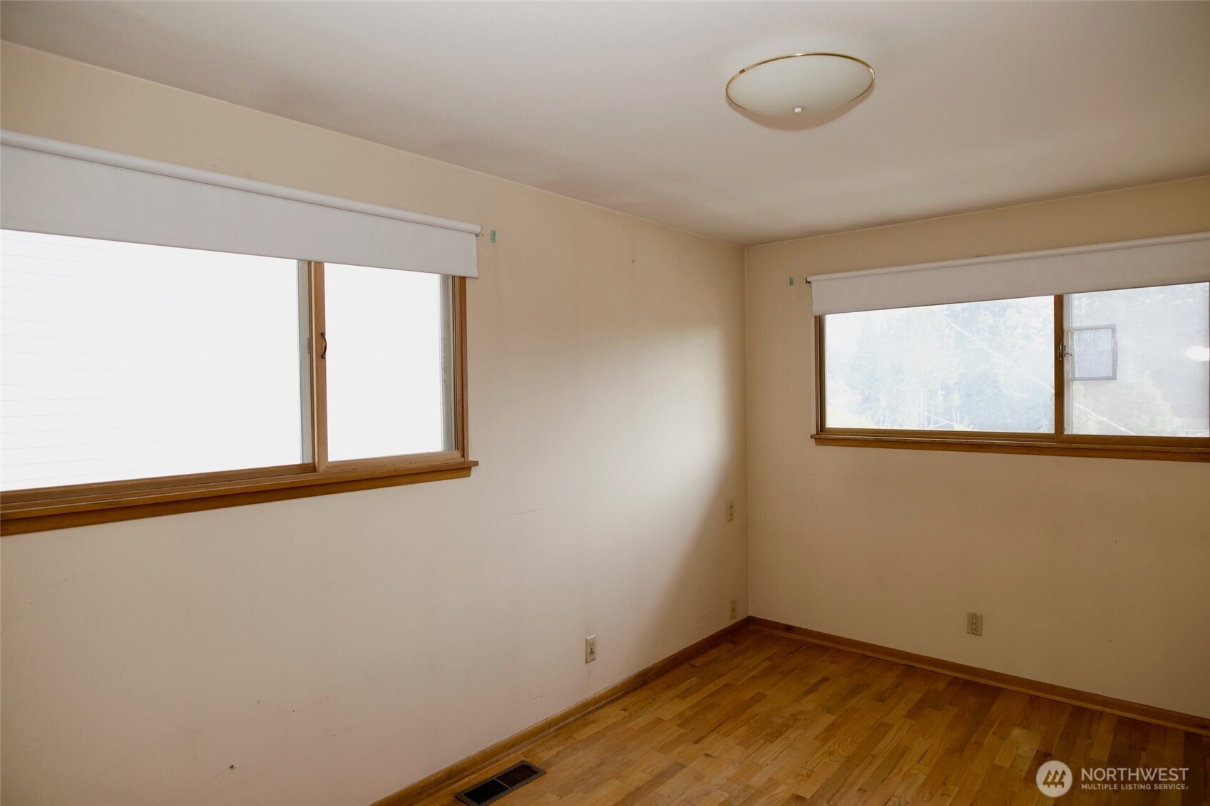 16333 Densmore Avenue Property Photo 13