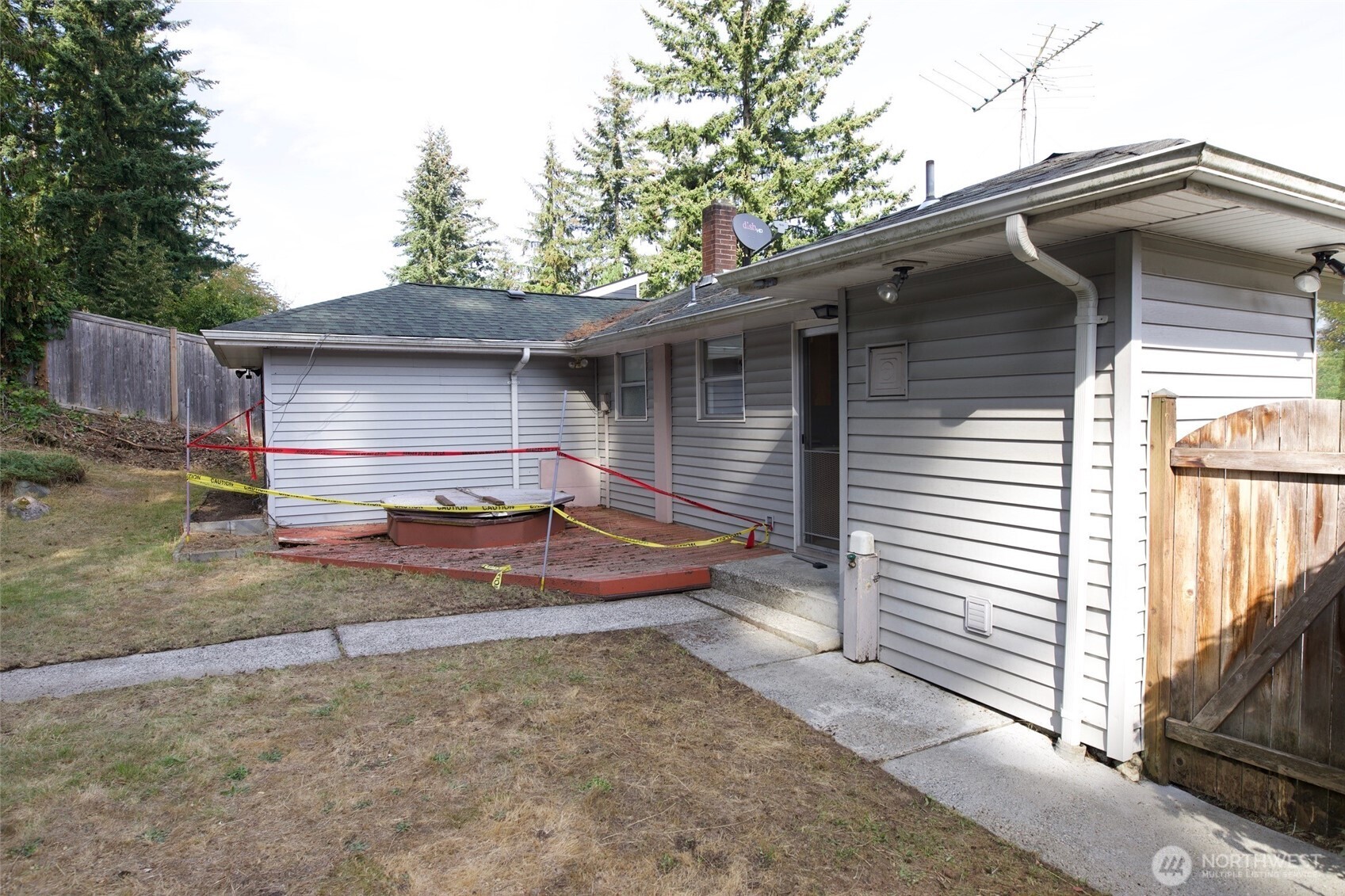 16333 Densmore Avenue Property Photo 20