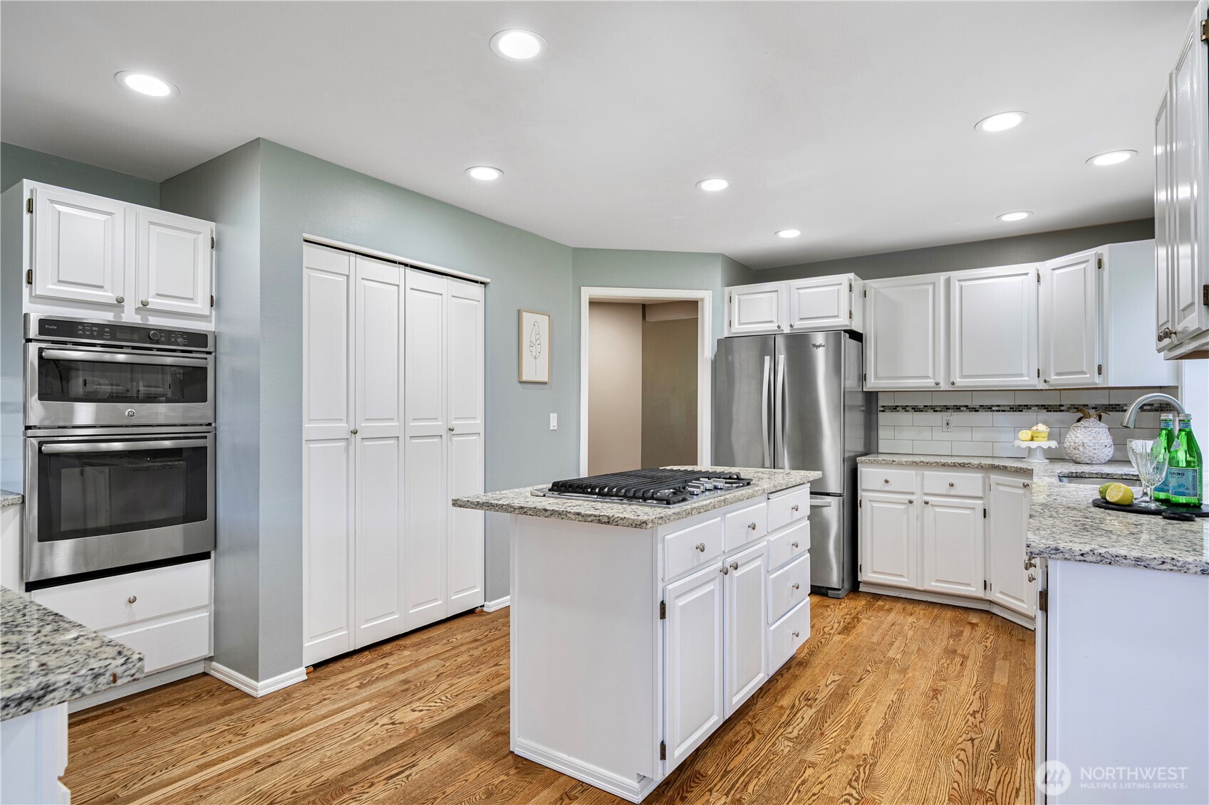2110 216th Place Ne Property Photo 10