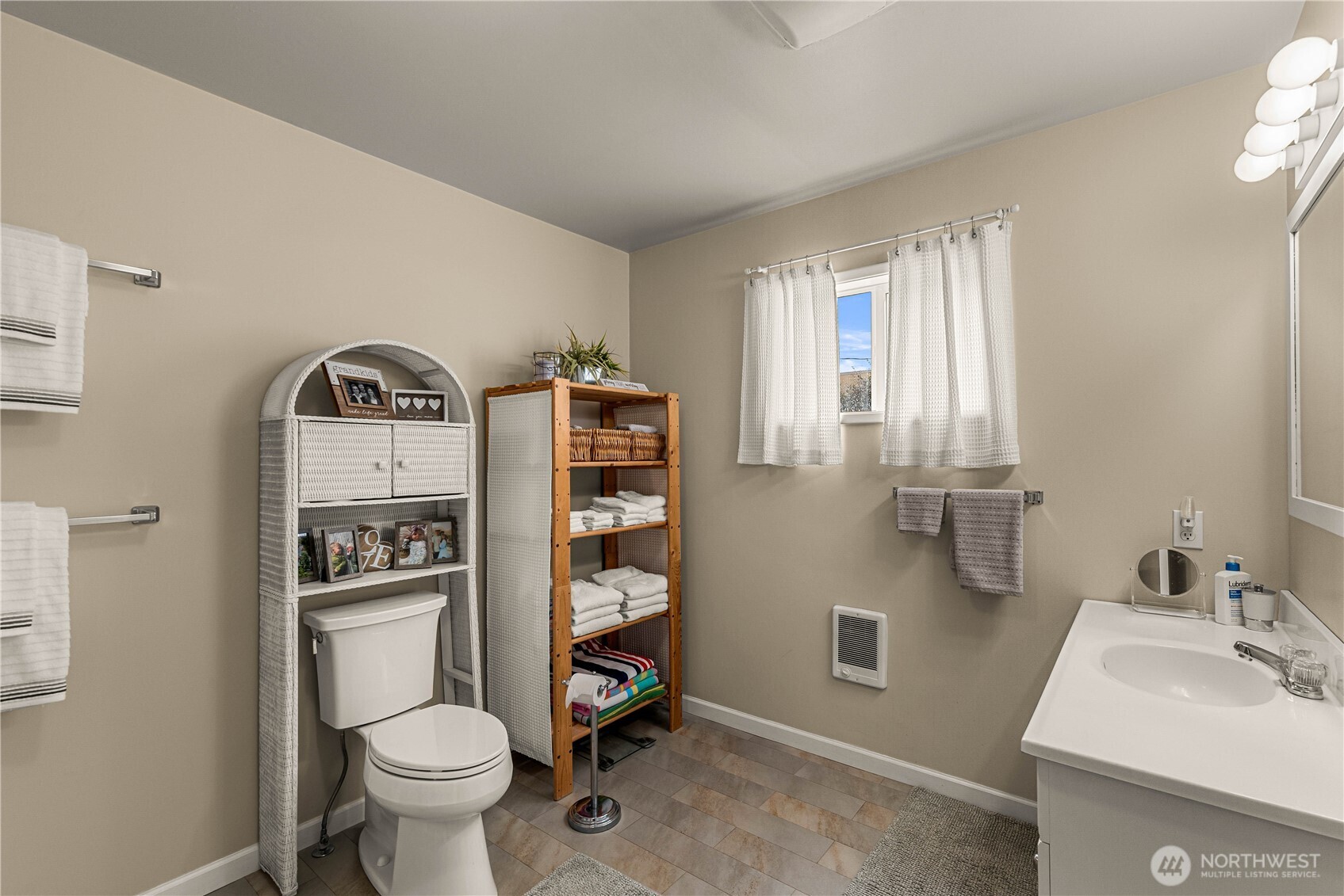 122 E Allen Avenue Property Photo 19