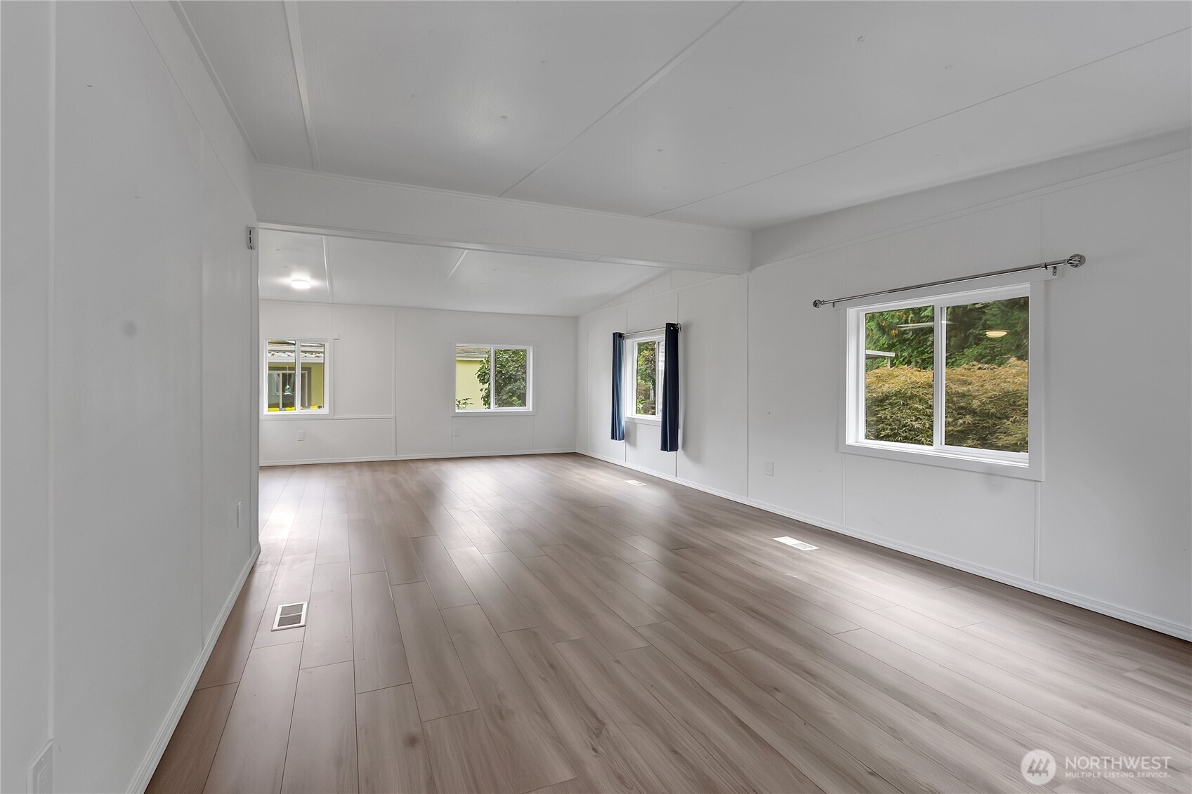 12608 115th Avenue Ct 152 Property Photo 6