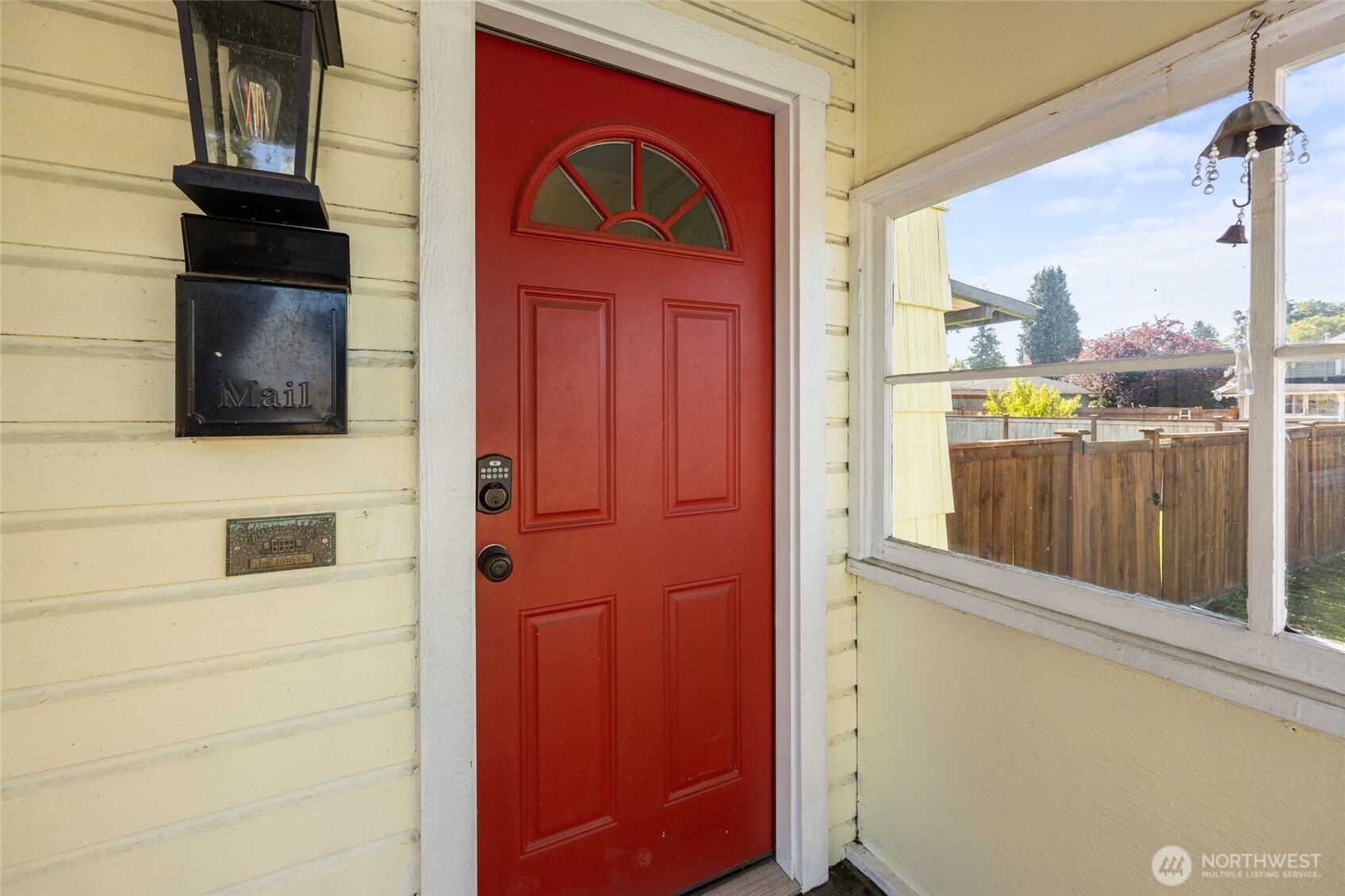 210 S Yew Street Property Photo 2