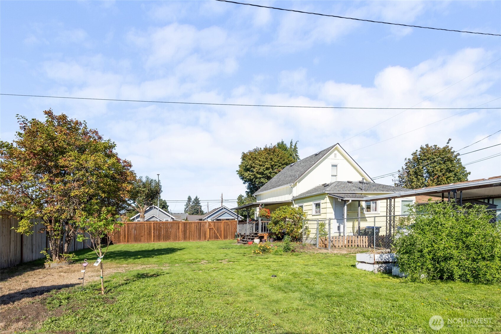 210 S Yew Street Property Photo 22