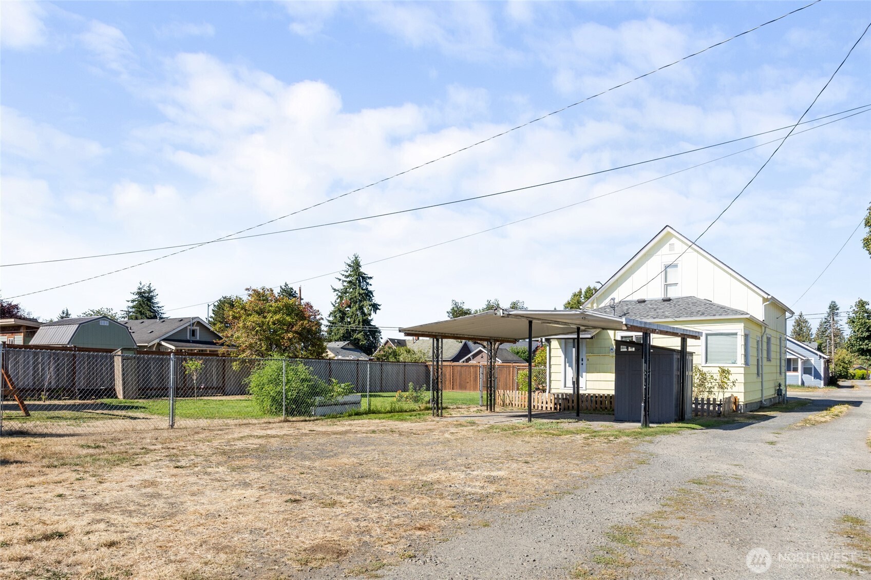 210 S Yew Street Property Photo 23