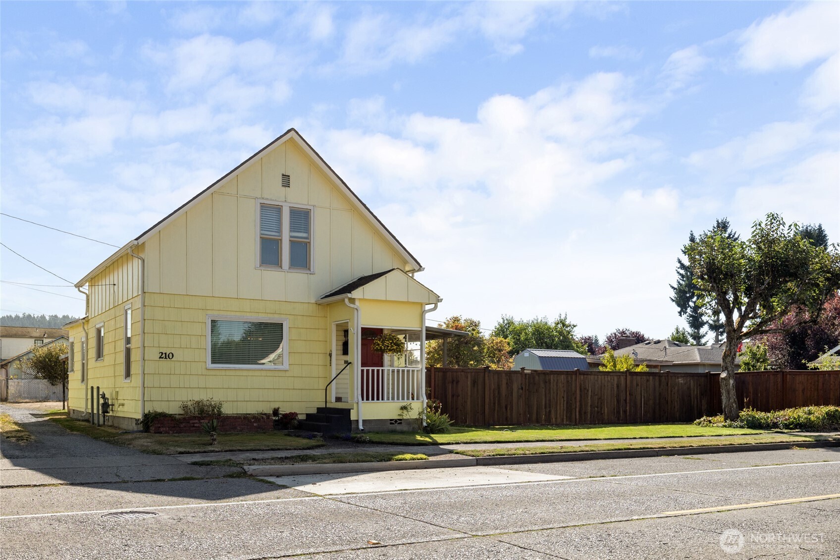 210 S Yew Street Property Photo 24
