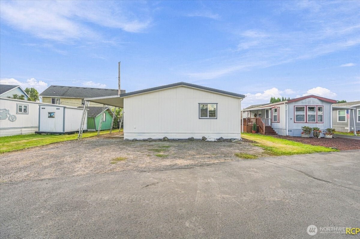 1635 West Side Highway 6 Property Photo 2