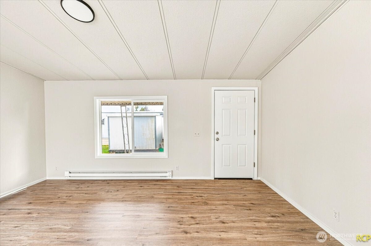 1635 West Side Highway 6 Property Photo 8