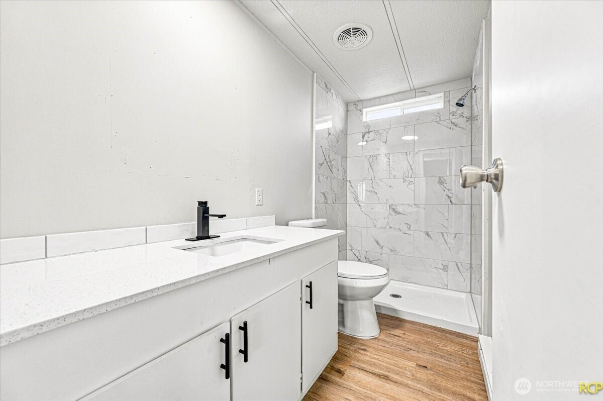 1635 West Side Highway 6 Property Photo 28