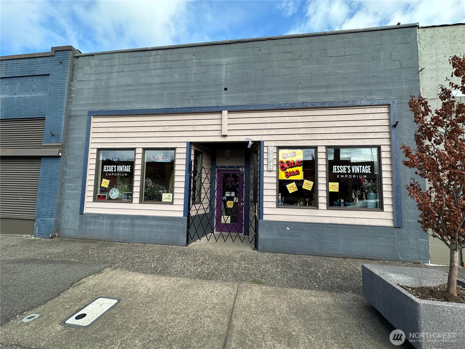 114 W Cota Street Property Photo 1