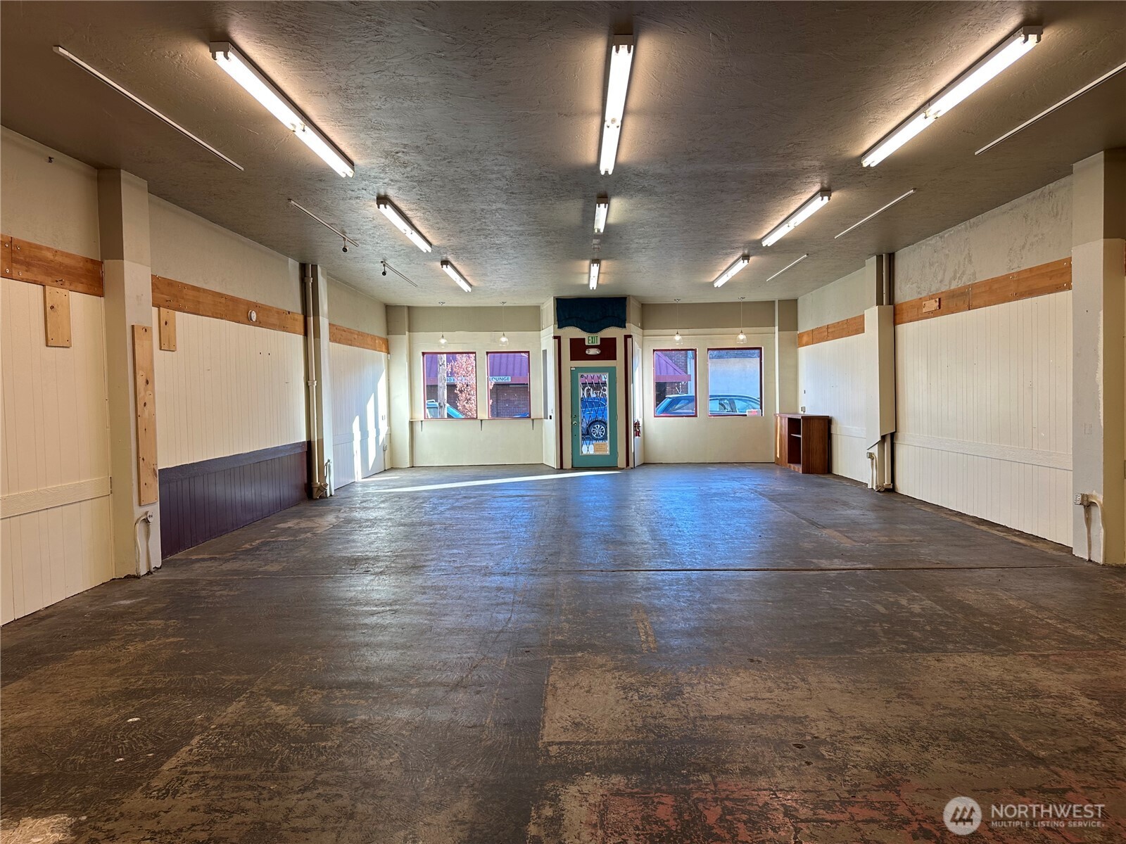 114 W Cota Street Property Photo 2