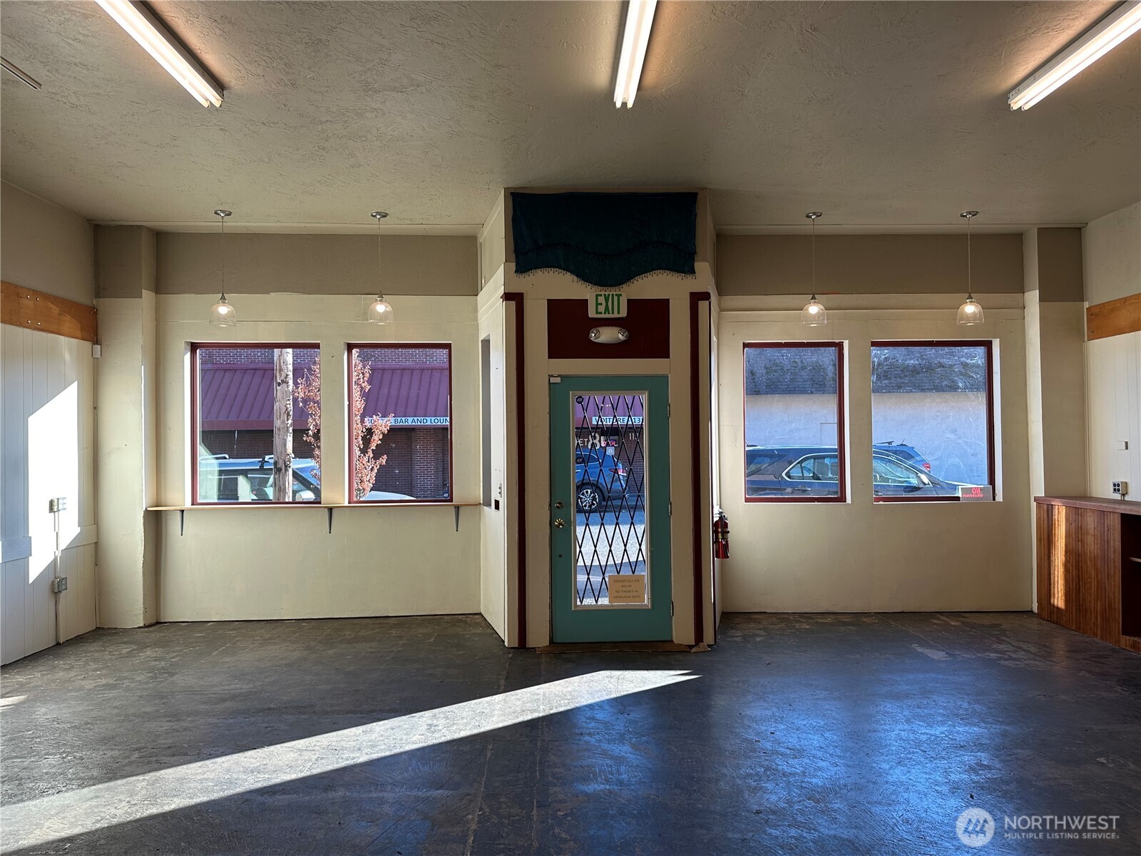 114 W Cota Street Property Photo 3