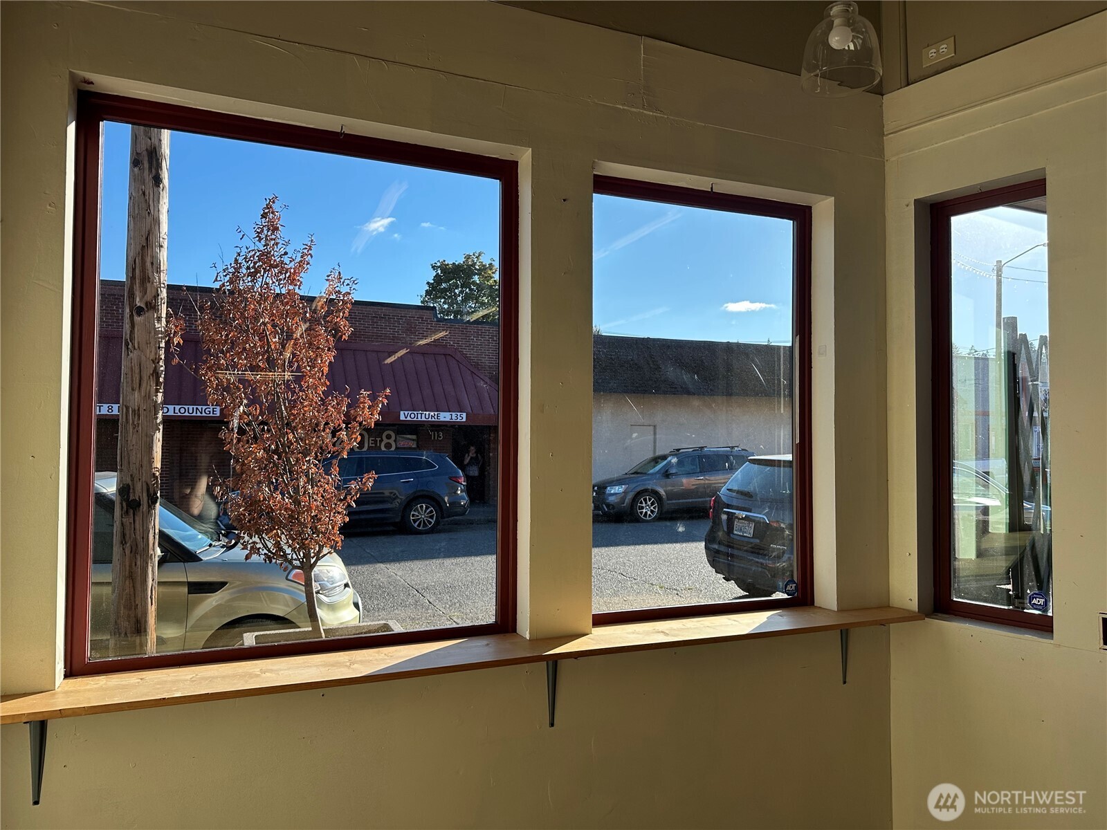 114 W Cota Street Property Photo 4
