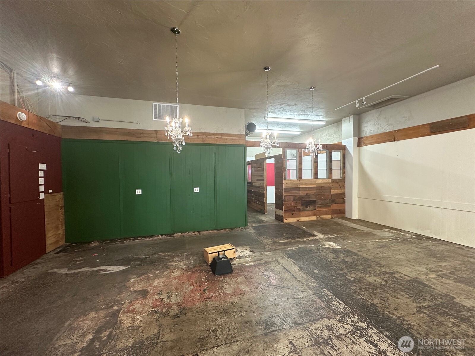 114 W Cota Street Property Photo 6