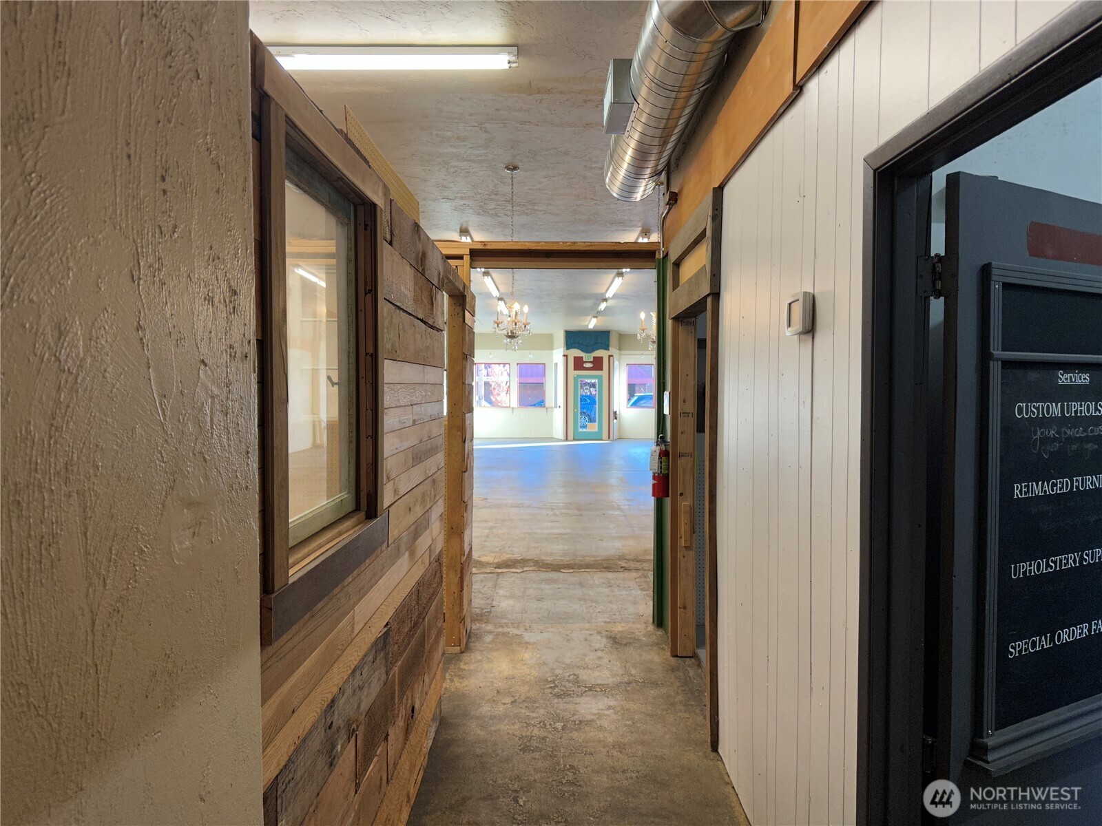 114 W Cota Street Property Photo 7