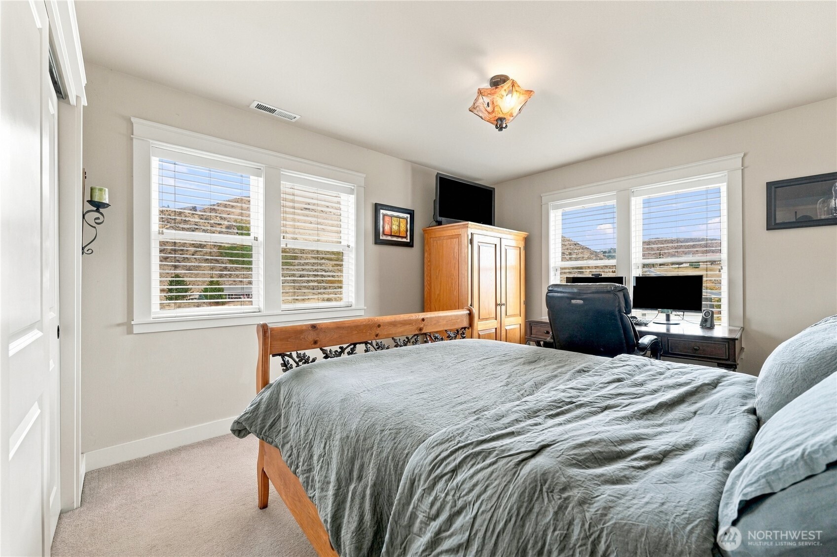 200 Crescent Street Property Photo 13