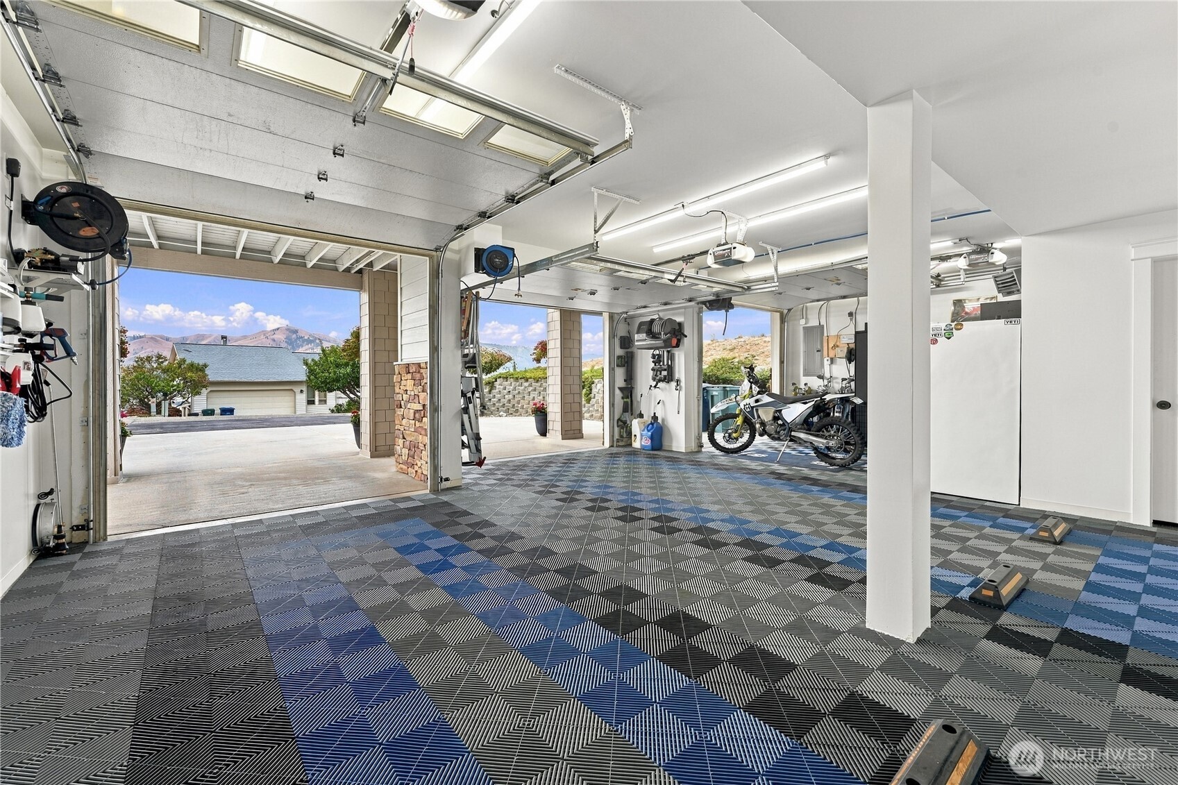 200 Crescent Street Property Photo 19