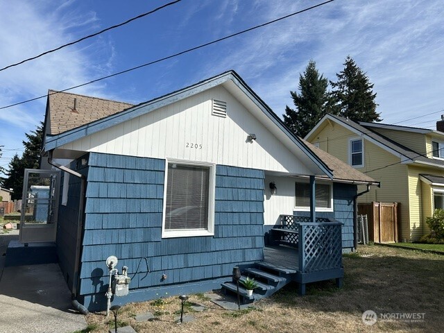2205 Columbia Ave Property Photo 28