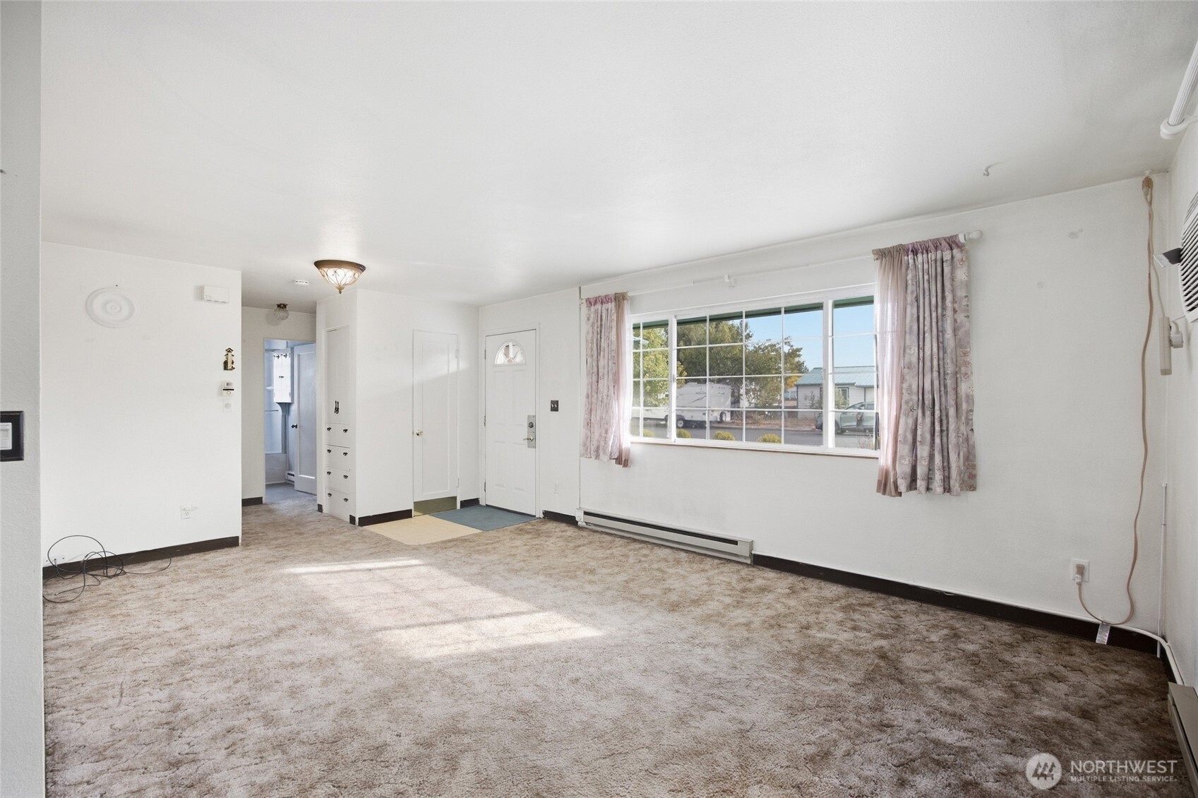 1442 W Lee Street Property Photo 3
