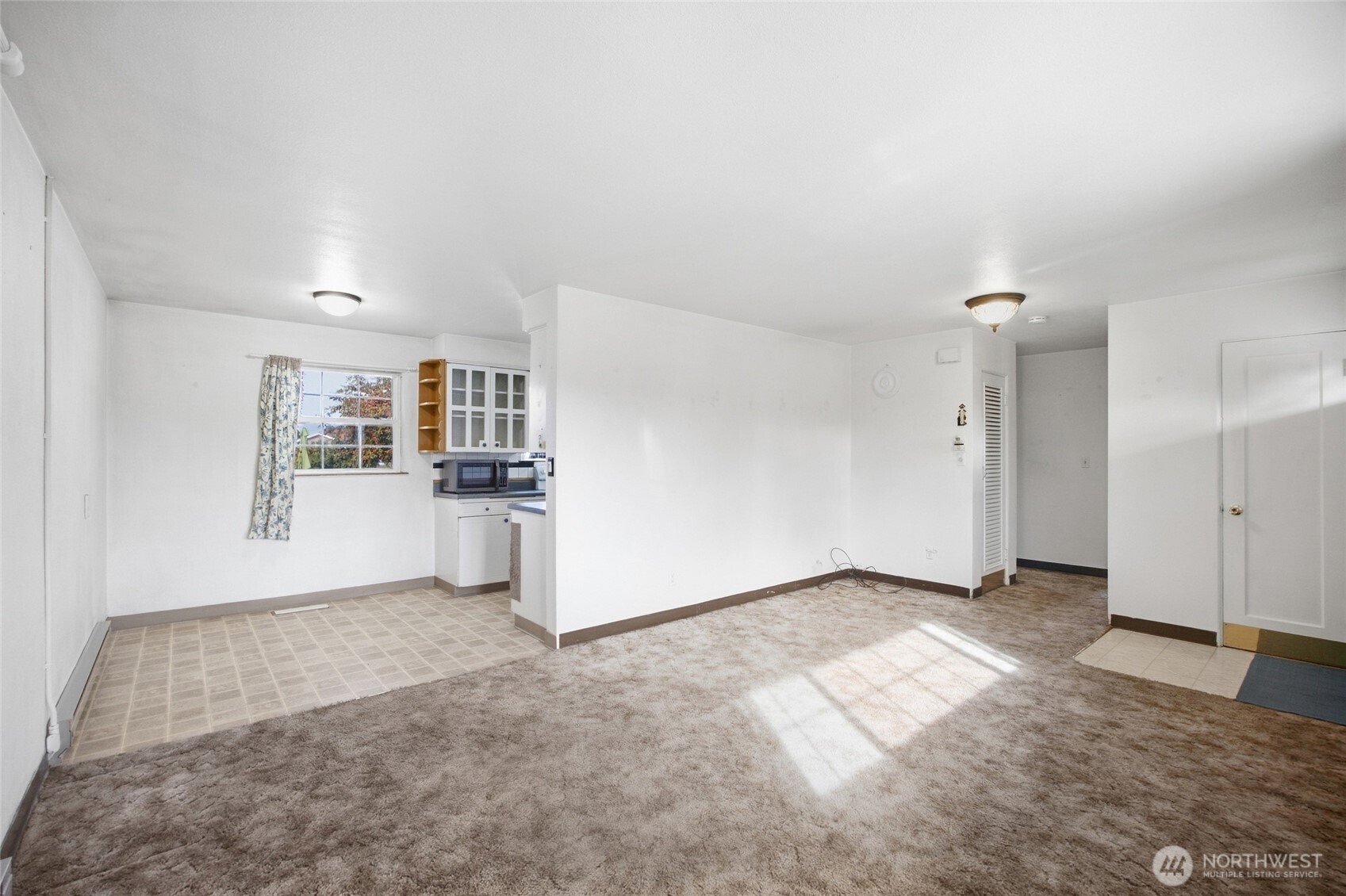 1442 W Lee Street Property Photo 4