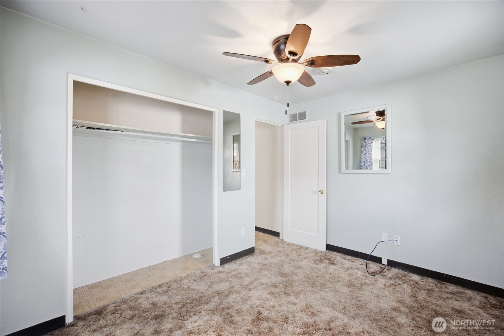 1442 W Lee Street Property Photo 9