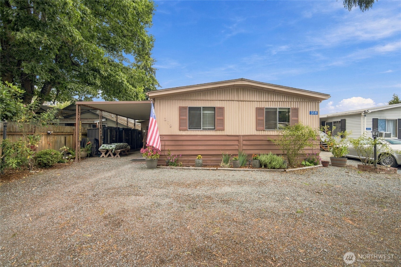 319 Laird Place Property Photo 2