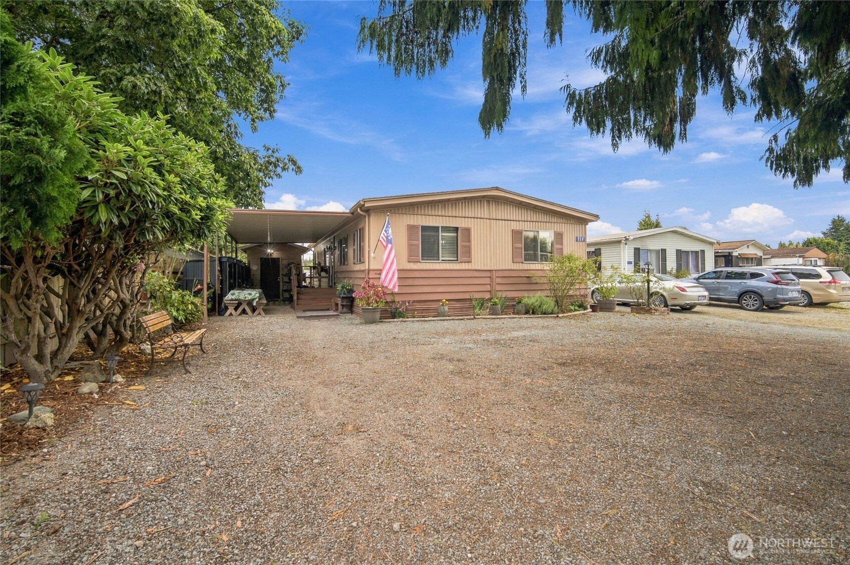 319 Laird Place Property Photo 3
