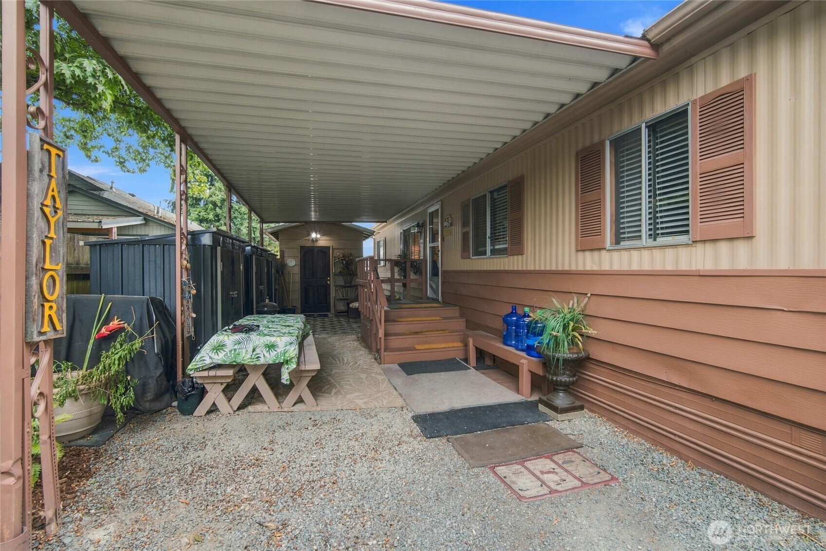 319 Laird Place Property Photo 4