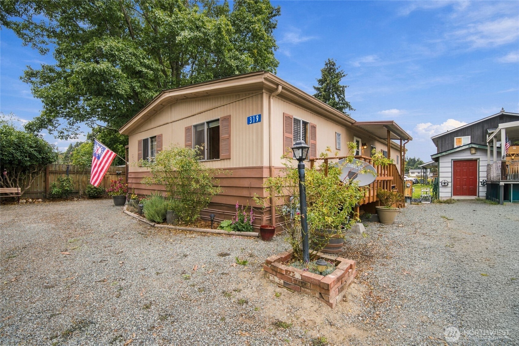 319 Laird Place Property Photo 6