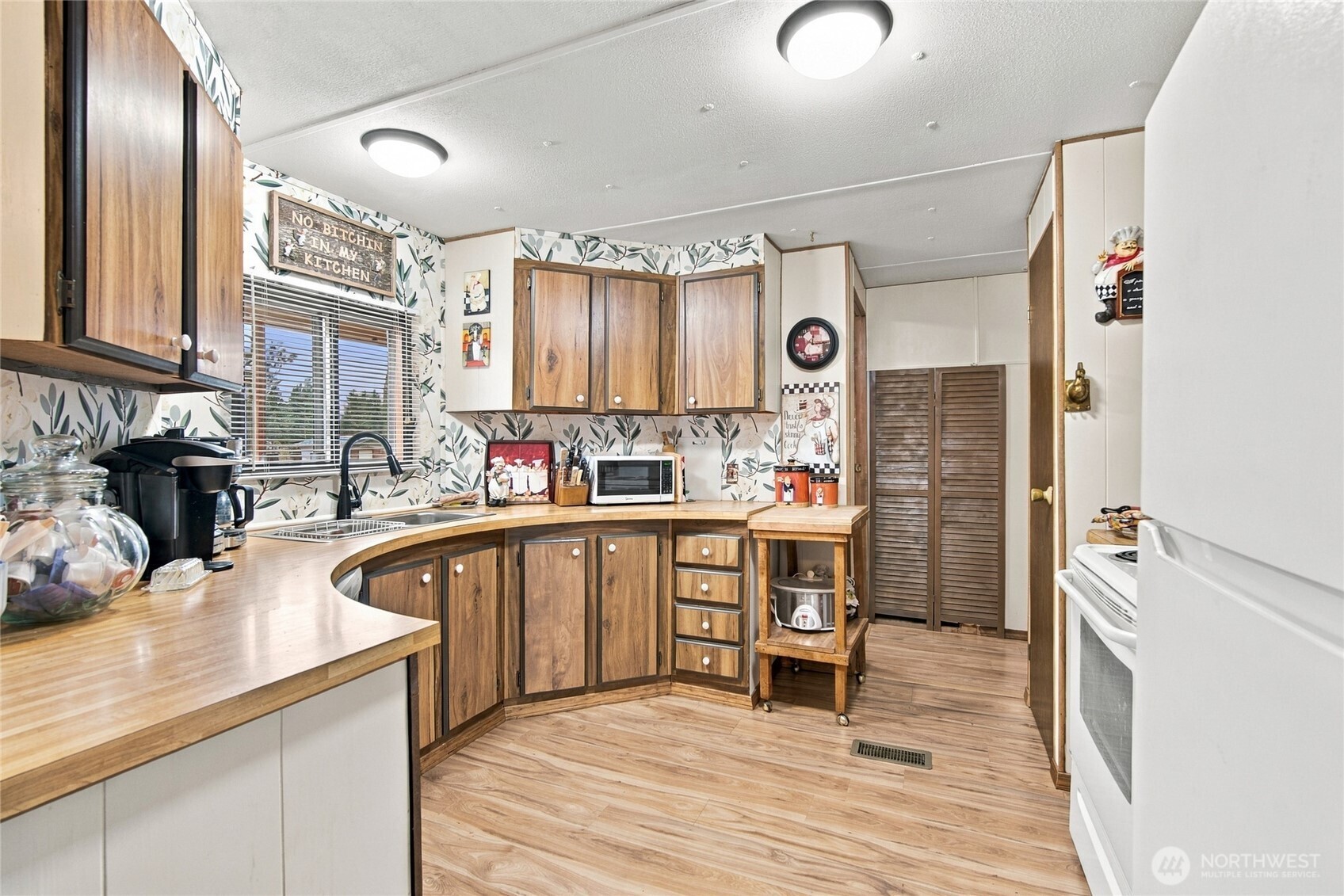 319 Laird Place Property Photo 11