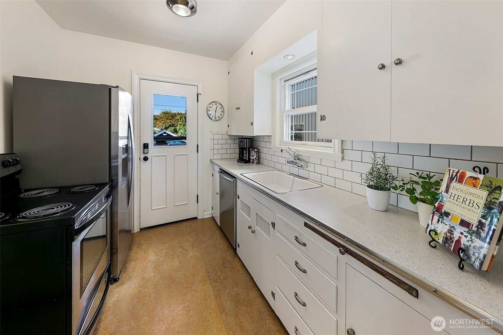 6657 Ellis Avenue Property Photo 7