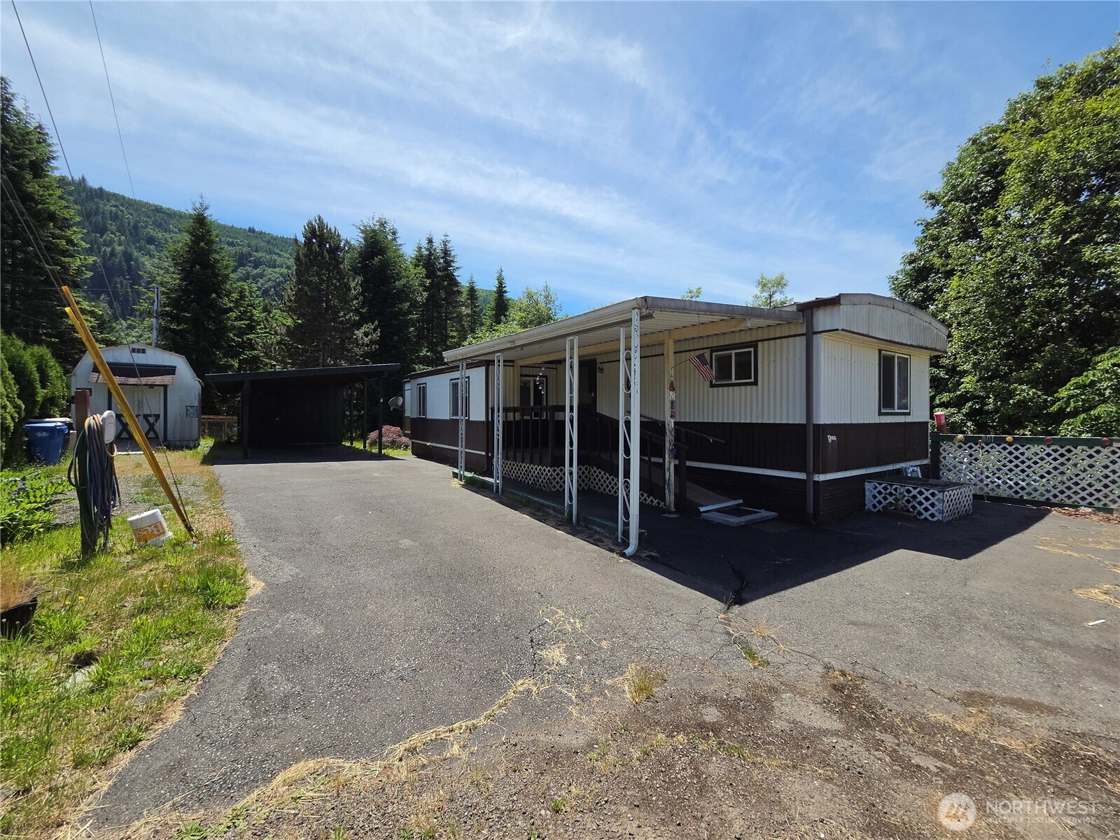 801 Division Avenue Property Photo 1