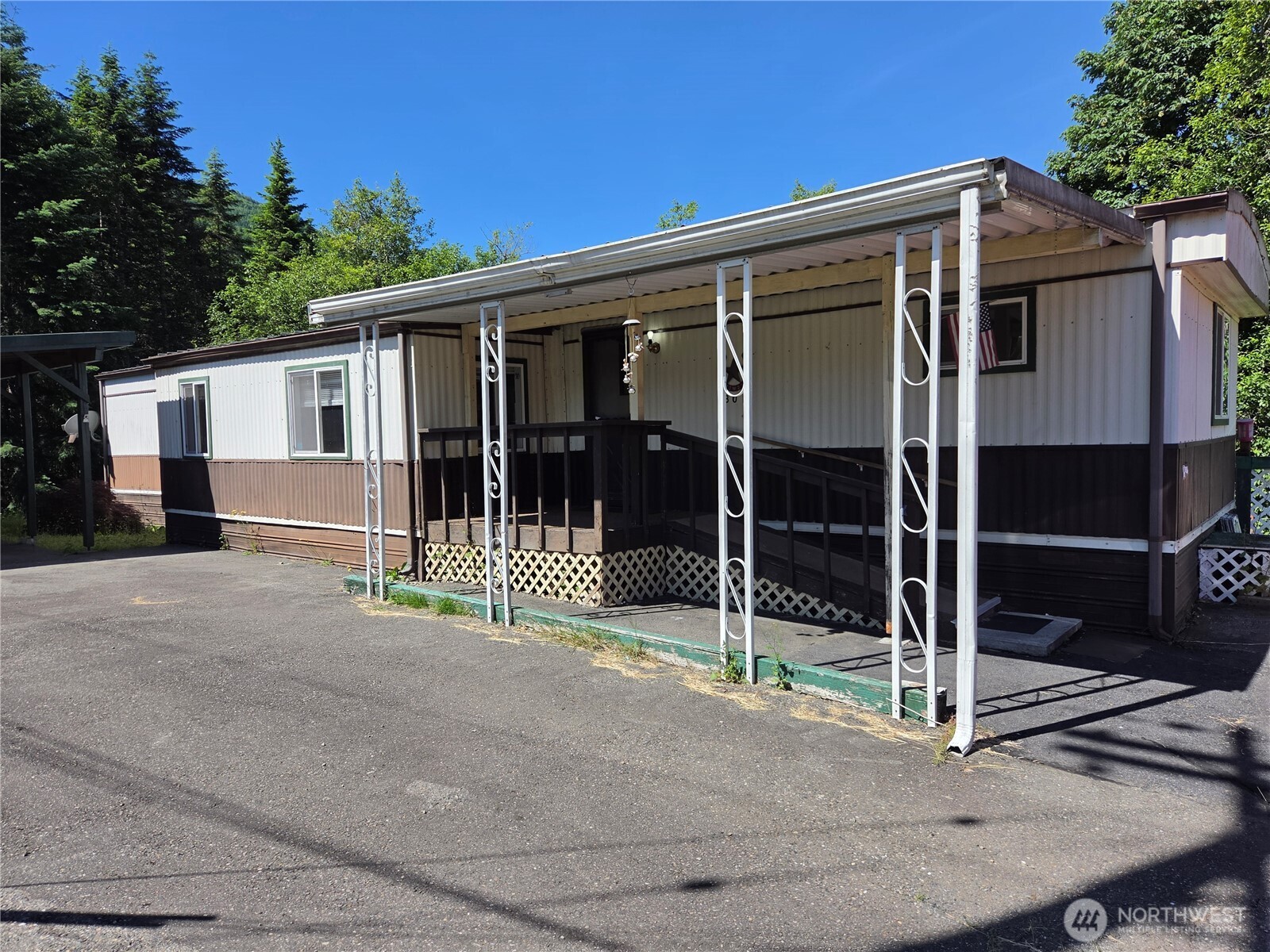 801 Division Avenue Property Photo 2