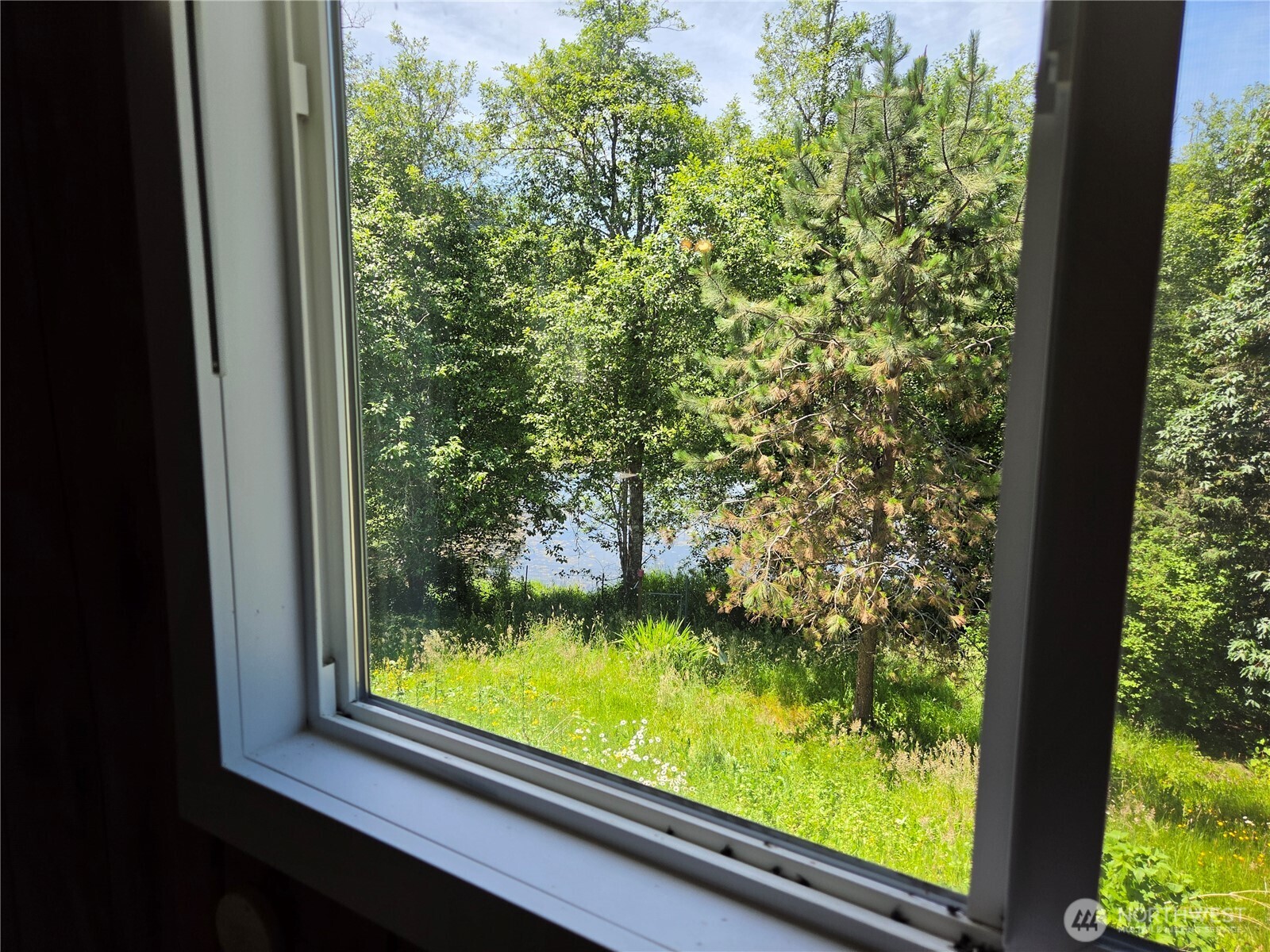 801 Division Avenue Property Photo 5