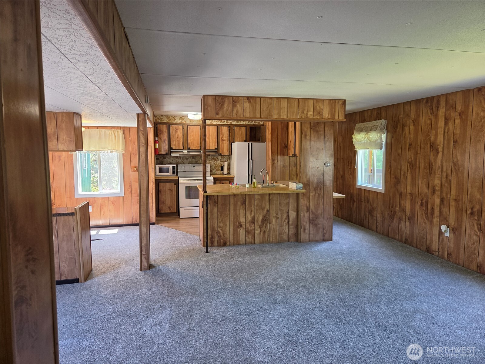 801 Division Avenue Property Photo 6