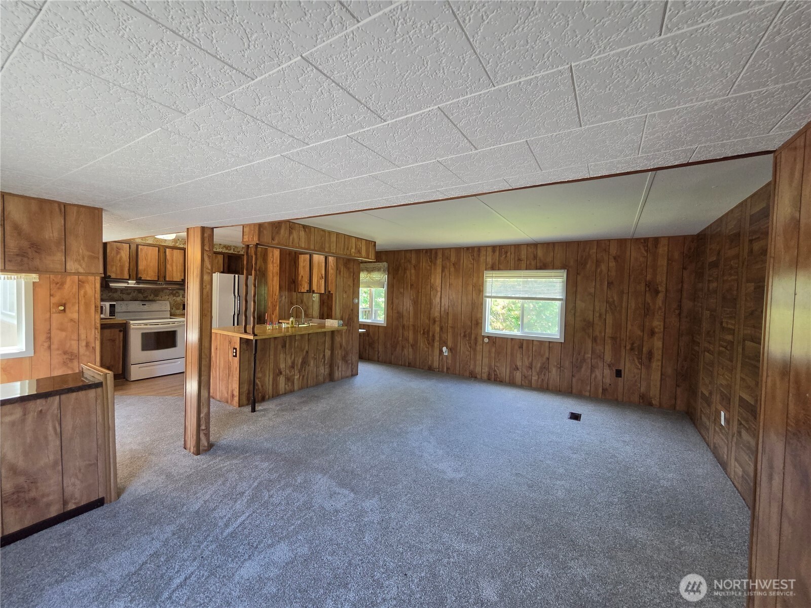 801 Division Avenue Property Photo 8
