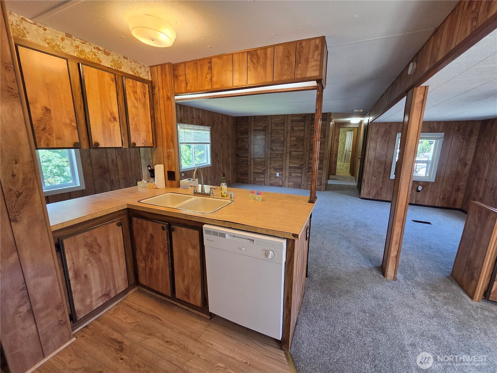 801 Division Avenue Property Photo 11