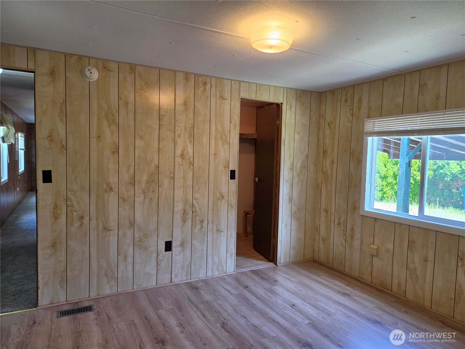 801 Division Avenue Property Photo 13