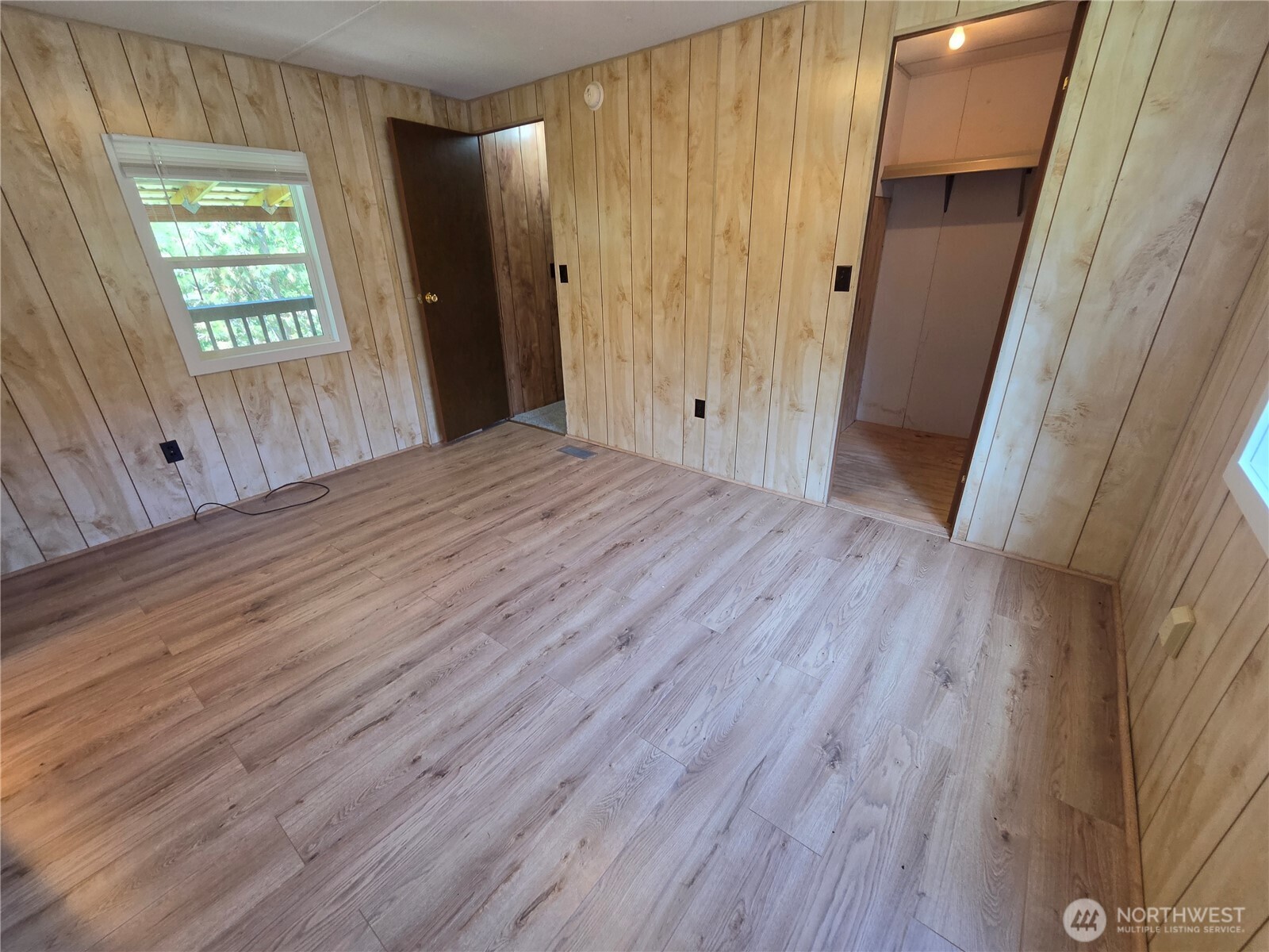 801 Division Avenue Property Photo 14