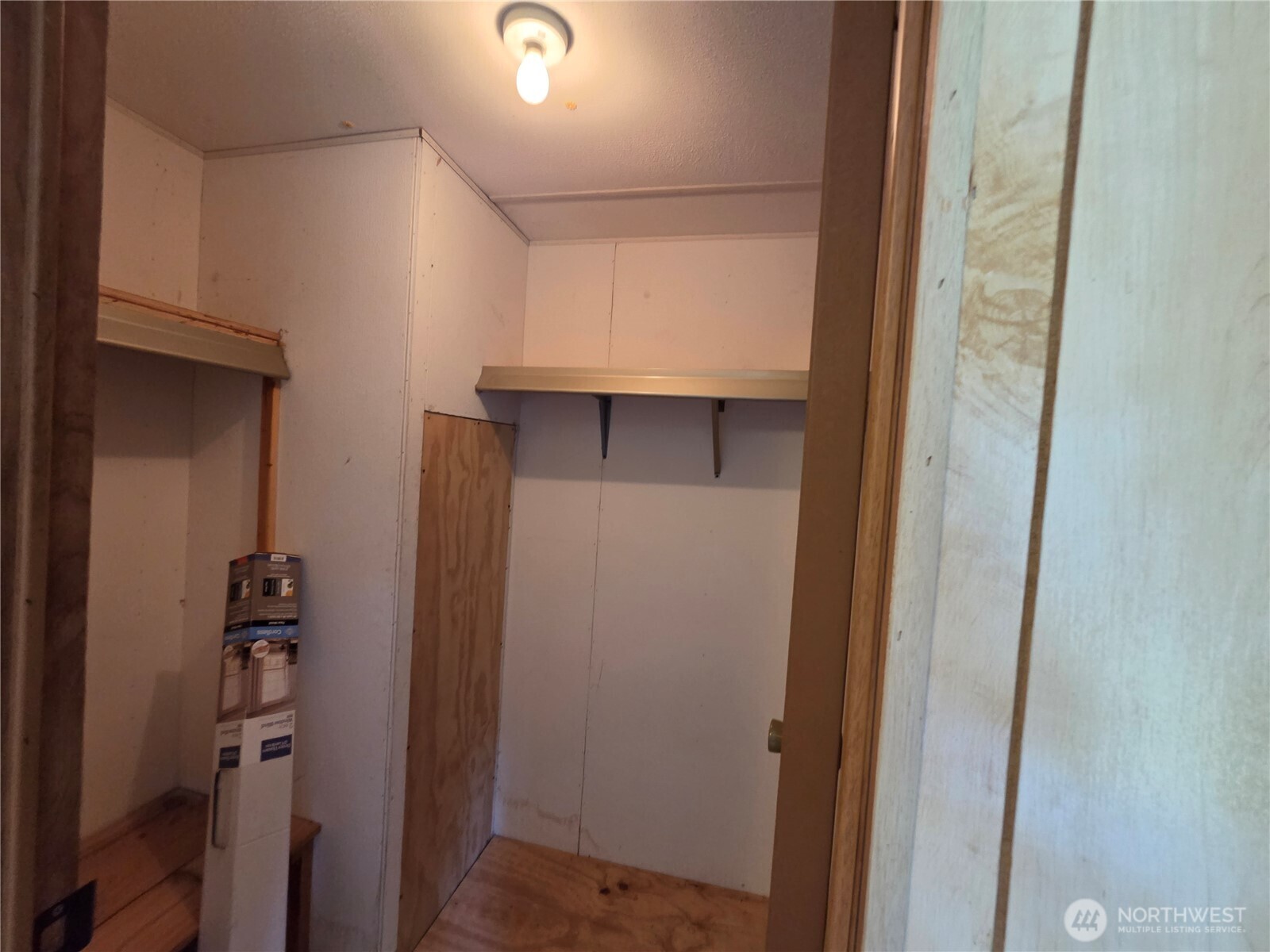 801 Division Avenue Property Photo 15