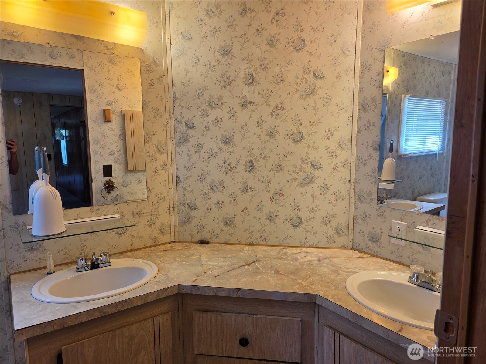 801 Division Avenue Property Photo 16