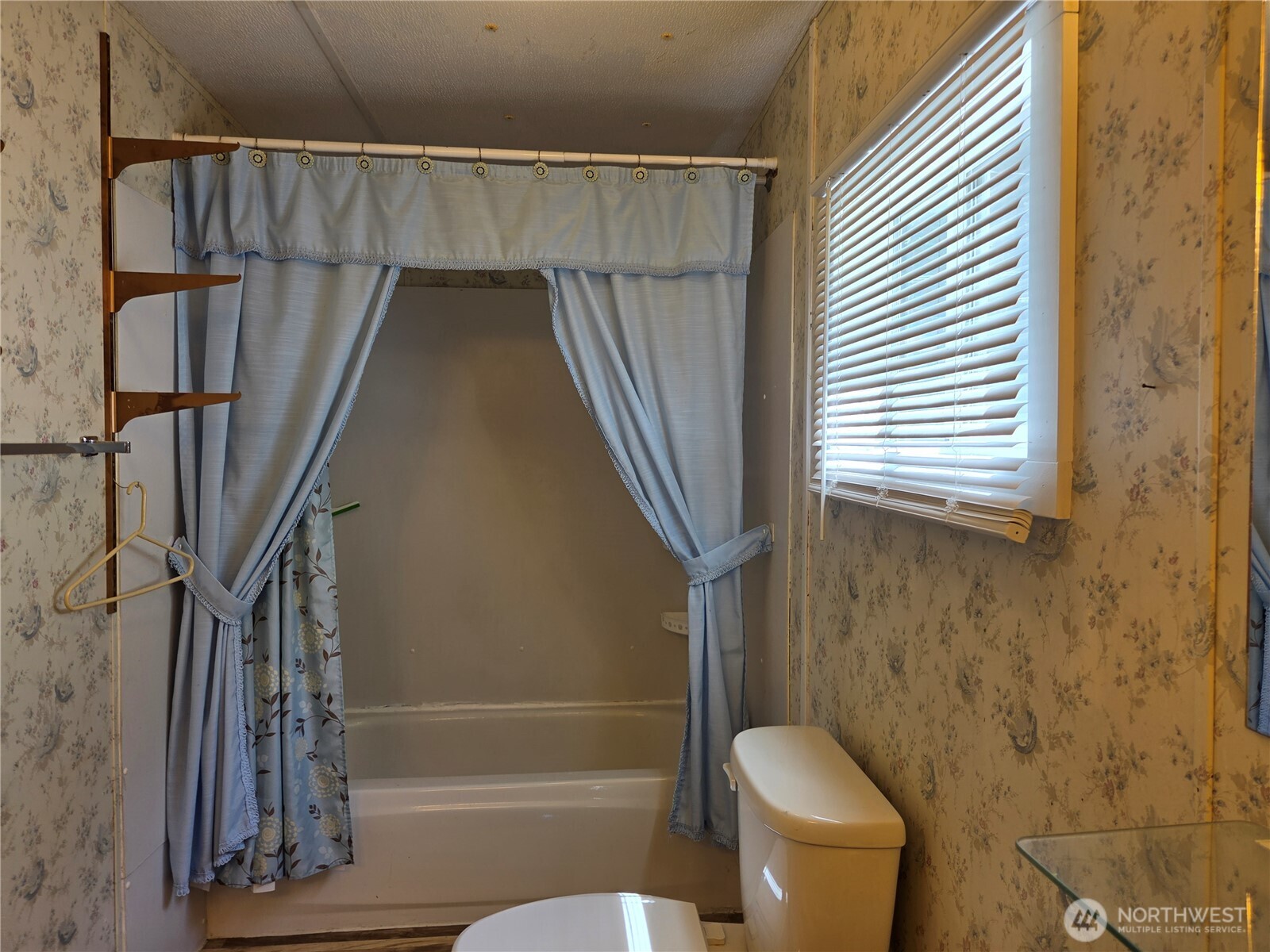 801 Division Avenue Property Photo 17