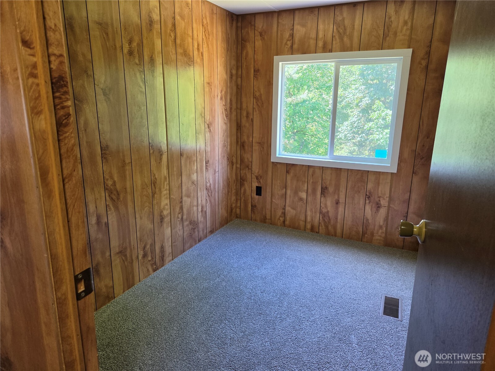 801 Division Avenue Property Photo 18