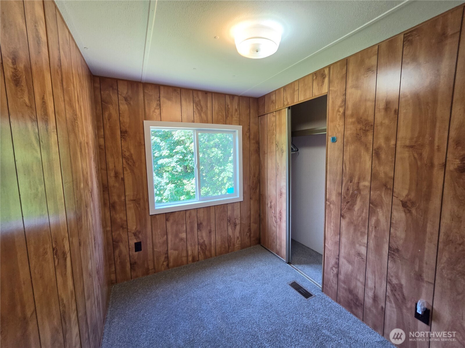 801 Division Avenue Property Photo 19
